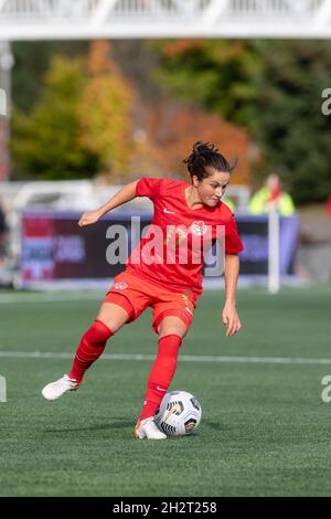 Ottawa, Canada, le 23 octobre 2021 : Jessie Fleming d'équipe Canada en action lors du match de la tournée de célébration contre l'équipe de la Nouvelle-Zélande à la TD place, à Ottawa, au Canada.Le Canada a gagné le match 5-1. Banque D'Images