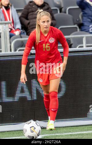 Ottawa, Canada, le 23 octobre 2021 : Janine Beckie se prépare à un coup de pied de coin lors du match de la tournée de célébration contre l'équipe de la Nouvelle-Zélande à la TD place, à Ottawa, au Canada.Le Canada a gagné le match 5-1. Banque D'Images