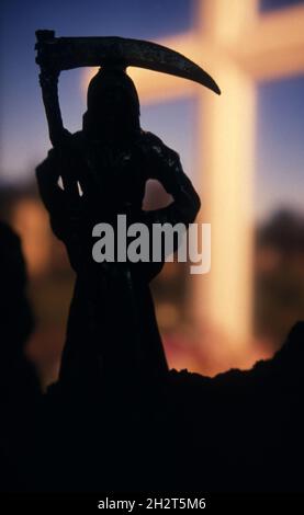 SILHOUETTE DU PERSONNAGE MYTHOLOGIQUE CONNU SOUS LE NOM DE SINISTRE.ON CROYAIT CAUSER LA MORT EN COLLECTANT L'ÂME DES VICTIMES. Banque D'Images