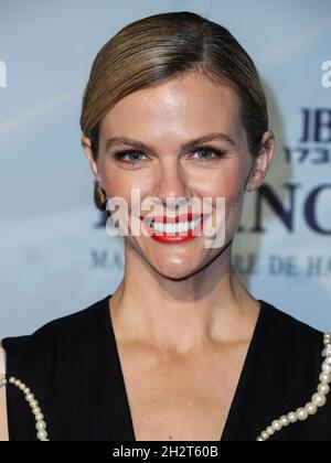 LAGUNA BEACH, ORANGE COUNTY, CALIFORNIE, États-Unis - OCTOBRE 23 : la mannequin/actrice Brooklyn Decker arrive à la 14e fête estivale annuelle Oceana SeaChange qui a eu lieu dans une résidence privée le 23 octobre 2021 à Laguna Beach, Orange County, Californie, États-Unis.(Photo de Xavier Collin/image Press Agency) Banque D'Images