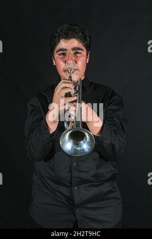 Les étudiants du Conservatoire de musique répétitions dans la salle de classe. Banque D'Images