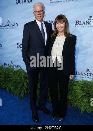 LAGUNA BEACH, ORANGE COUNTY, CALIFORNIE, États-Unis - OCTOBRE 23 : l'acteur Ted Danson et la femme/actrice Mary Steenburgen arrivent à la 14e fête d'été annuelle Oceana SeaChange tenue dans une résidence privée le 23 octobre 2021 à Laguna Beach, Orange County, Californie, États-Unis.(Photo de Xavier Collin/image Press Agency/Sipa USA) Banque D'Images