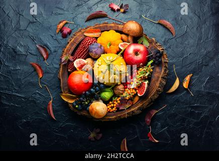 Ensemble de fruits d'automne, légumes et baies.nourriture végétarienne Banque D'Images