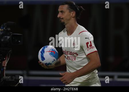 Bologne, Italie, le 23 octobre 2021.Zlatan Ibrahimovic de l'AC Milan pendant la série Un match à Renato Dall'Ara, Bologne.Le crédit photo devrait se lire: Jonathan Moscrop / Sportimage Banque D'Images