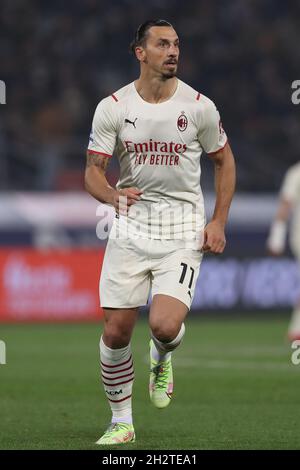 Bologne, Italie, le 23 octobre 2021.Zlatan Ibrahimovic de l'AC Milan pendant la série Un match à Renato Dall'Ara, Bologne.Le crédit photo devrait se lire: Jonathan Moscrop / Sportimage Banque D'Images