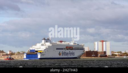 MV Galice un RO-RO / navire à passagers appartenant à Brittany Ferries approchant le port de Portsmouth, Portsmouth, Hampshire, Angleterre, Royaume-Uni. Banque D'Images
