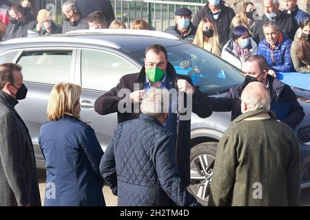 Oviedo, Espagne.23 octobre 2021. Panish le roi Felipe VI et la reine Letizia Ortiz avec les filles de la princesse des Asturies Leonor de Borbon et de Sofia de Borbon lors d'une visite à Santa Maria del Puerto comme gagnant du 32ème prix annuel exemplaire du village des Asturies, Espagne, le samedi 23 octobre 2021 crédit:CORDONE PRESSE/Alay Live News Banque D'Images