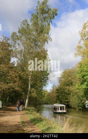 Bateau de plaisance sur la rivière Cherwell par Christ Church Meadow Oxford Oxfordshire Angleterre Royaume-Uni Banque D'Images
