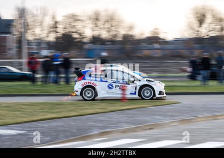 Lublin, Pologne - 11 janvier 2015 : courses de voitures amateurs à l'arène de Lublin Banque D'Images