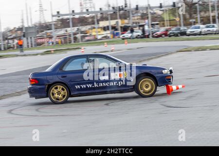 Lublin, Pologne - 11 janvier 2015 : courses de voitures amateurs à l'arène de Lublin Banque D'Images