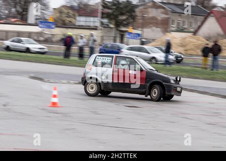 Lublin, Pologne - 11 janvier 2015 : courses de voitures amateurs à l'arène de Lublin Banque D'Images