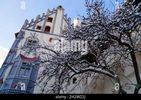 Le beau château haut d'hiver à Fuessen en Bavière, Allemagne Banque D'Images