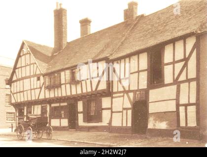 Godfrey Bingley - Photographie de l'ancienne Black Bear Tavern, Tewkesbury, Gloucestershire, Angleterre, Royaume-Uni - Maison en bois avec façade larveuse et laube Banque D'Images