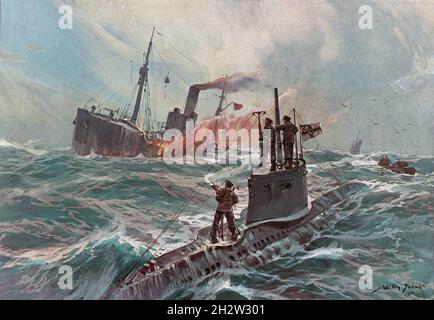 Une peinture vintage datée de 1916 de sous-marin allemand ou U Boat sur la surface après avoir coulé un bateau à vapeur de pêche anglais armé.Un marin tire sur le navire avec un pistolet à pont de l'artiste Willy Stöwer Banque D'Images