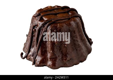 Soufflé au chocolat frais et délicieux sur fond blanc isolé Banque D'Images