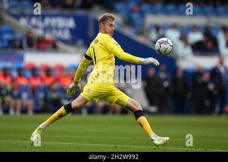 Cardiff, Royaume-Uni.23 octobre 2021.Joe Lumley, le gardien de but de Middlesbrough en action.Match de championnat EFL Skybet, Cardiff City et Middlesbrough au Cardiff City Stadium de Cardiff, pays de Galles, le samedi 23 octobre 2021. Cette image ne peut être utilisée qu'à des fins éditoriales.Utilisation éditoriale uniquement, licence requise pour une utilisation commerciale.Aucune utilisation dans les Paris, les jeux ou les publications d'un seul club/ligue/joueur. photo par Andrew Orchard/Andrew Orchard sports Photography/Alamy Live News crédit: Andrew Orchard sports Photography/Alamy Live News Banque D'Images