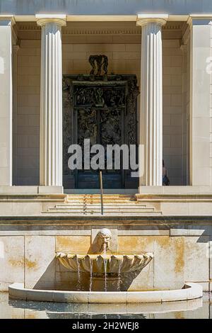 2151 Benjamin Franklin Parkway, musée Rodin, abrite entre autres chefs-d'œuvre « le penseur » et « les portes de l'Enfer ». Banque D'Images