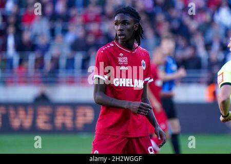 ANTWERPEN, BELGIQUE - OCTOBRE 24 : Pierre Dwomoh du Royal Antwerp FC lors du match Jupiler Pro League entre le Royal Antwerp FC et le Club Brugge à Bosuilstadion le 24 octobre 2021 à Antwerpen, Belgique (photo de Jeroen Meuwsen/Orange Pictures) Banque D'Images