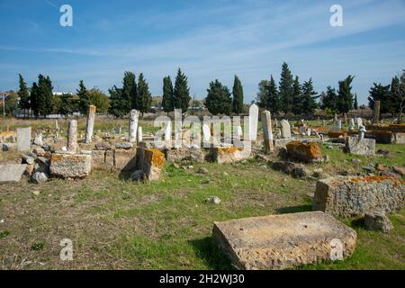 Octobre 23.2021 Edirne.L'ancien cimetière turc dans le district d'Enez de la province d'Edirne. Banque D'Images