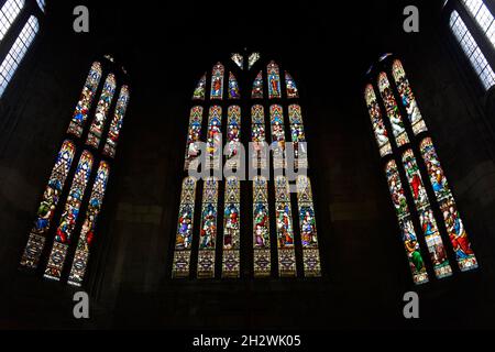 Vue sur les vitraux du chœur dans l'église du Saint-rude à Stirling, en Écosse, où James 6th a été couronné roi d'Écosse en 1567 Banque D'Images