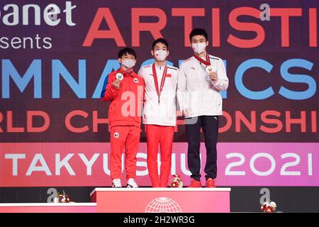 PARALLÈLE BARSGOLD: Hu Xuwei CHN ARGENT: YULO Carlos Edriel PHI BRONZE: SHI Cong CHN pendant le Championnat du monde de gymnastique artistique - finales, gymnastique à Kitakyushu, Japon, octobre 24 2021 Banque D'Images