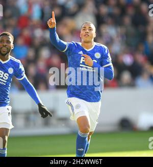 Londres, Royaume-Uni.24 octobre 2021.24 octobre 2021 - Brentford v Leicester City - Premier League - Brentford Community Stadium Youri Tielemans de Leicester City célèbre ses scores au Brentford Comminity Stadium.Crédit photo : crédit: Mark pain/Alamy Live News Banque D'Images