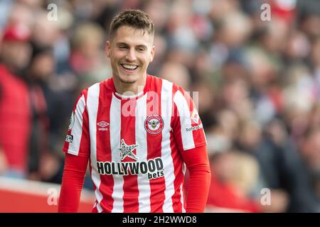 Londres, Royaume-Uni.24 octobre 2021.Sergi Canós de Brentford lors du match de la Premier League entre Brentford et Leicester City au Brentford Community Stadium, Londres, Angleterre, le 24 octobre 2021.Photo de Salvio Calabre.Utilisation éditoriale uniquement, licence requise pour une utilisation commerciale.Aucune utilisation dans les Paris, les jeux ou les publications d'un seul club/ligue/joueur.Crédit : UK Sports pics Ltd/Alay Live News Banque D'Images