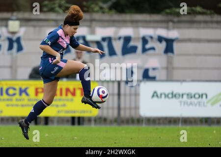 Londres, Royaume-Uni.24 octobre 2021.Londres, Angleterre, le 24 octobre 20 Jazmine Lacrette (21 Dulwich Hamlet) en action pendant le match des femmes Premier régionales de Londres et du Sud-est entre Dulwich Hamlet et Whyteleafe à Champion Hill à Londres, en Angleterre.Liam Asman/SPP crédit: SPP Sport presse photo./Alamy Live News Banque D'Images