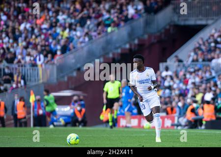 24 octobre 2021 ; Nou Camp, Barcelone, Espagne : la LIG football, FC Barcelone versus Real Madrid : Vinicius Jr Banque D'Images