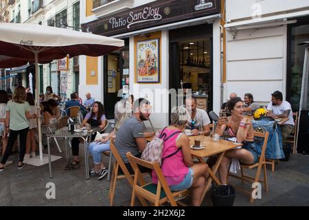 Bar à tapas et restaurant patio San Eloy dans le quartier Feria de Séville Banque D'Images