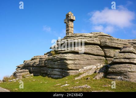 Widgery Cross un point de repère sur Brat Tor Dartmoor Devon érigé par William Widgery pour commémorer le Jubilé d'or de la reine Victoria en 1887 Banque D'Images