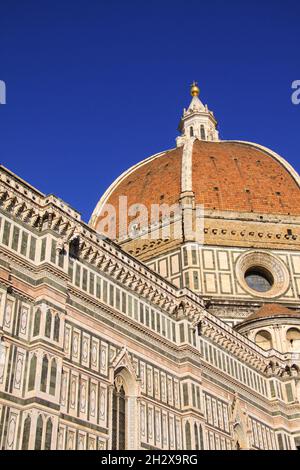 Détail du Duomo de Florence ou de la basilique de Santa Maria del Fiore à Florence, en Italie, avec le Dôme dominant le backgrund, le plus célèbre monument Banque D'Images