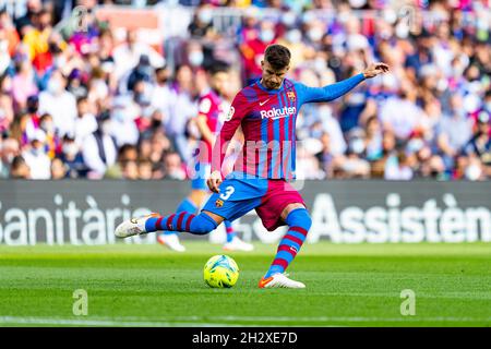 Barcelone, Espagne.24 octobre 2021.Gerard pique (FC Barcelone), lors du match de football de la Liga entre le FC Barcelone et le Real Madrid CF, au Camp Nou Stadium de Barcelone, Espagne, le 24 octobre 2021.Foto: SIU Wu.Credit: dpa/Alay Live News Banque D'Images