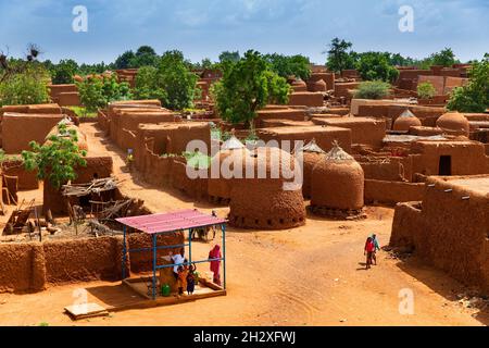 Une vue sur le village de Yamma depuis la Grande Mosquée du Niger Banque D'Images
