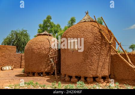 Granaries dans le village de Yamma, Niger Banque D'Images