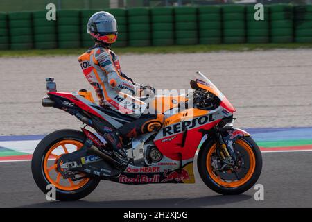 Misano Adriatico, Rimini, Emilia-Romagn, Italie.24 octobre 2021.MotoGP Motorcycle Racing, Gran Premio Nolan del Made in Italy, Race Day; PolEspargaro (Repsol Honda Team) motogp pilote fête la 2e place Credit: Action plus Sports/Alay Live News Banque D'Images