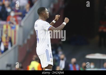 Barcelone, Espagne.24 octobre 2021.Barcelone, Espagne, 24 octobre 2021: David Alaba (4 R.Madrid) célébrant la victoire après le match pendant, LaLiga Santander match entre Barcelone et R.Madrid au stade Camp nou à Barcelone, Espagne.Rama Huerta/SPP crédit: SPP Sport presse photo./Alamy Live News Banque D'Images