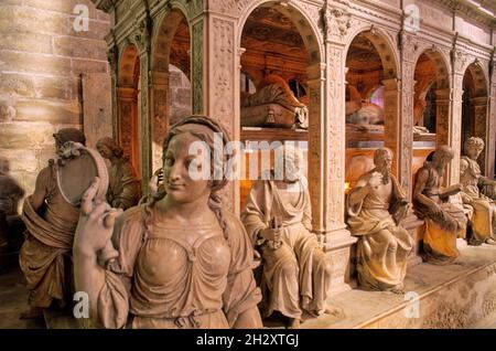 FRANCE.SEINE-SAINT-DENIS (93) VILLE DE SAINT-DENIS.TOMBE DE LOUIS XII ET D'ANNE DE BRETAGNE.LA BASILIQUE SAINT-DENIS EST LE LIEU DE SÉPULTURE DE PRESQUE UN Banque D'Images