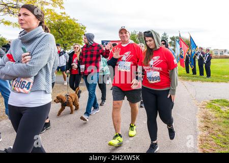 23 octobre 2021.Premier tunnel annuel vers Towers Boston 5k Run & Walk, pour honorer et soutenir les premiers intervenants et les militaires. Banque D'Images