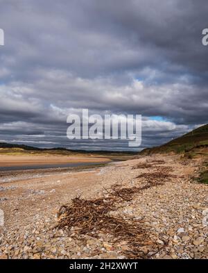 Estuaire de la rivière Ogmore dans le temps orageux, Bridgend, pays de Galles Banque D'Images