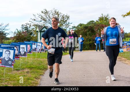 23 octobre 2021.Premier tunnel annuel vers Towers Boston 5k Run & Walk, pour honorer et soutenir les premiers intervenants et les militaires. Banque D'Images