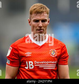 Luton, Royaume-Uni.25 juin 2021.James Bree (2) de Luton Town lors du match de championnat Sky Bet entre Luton Town et Hull City à Kenilworth Road, Luton, Angleterre, le 23 octobre 2021.Photo de David Horn.Crédit : Prime Media Images/Alamy Live News Banque D'Images