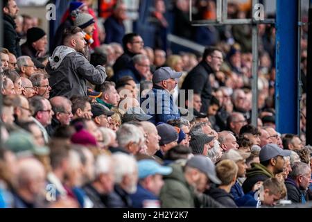 Luton, Royaume-Uni.25 juin 2021.Luton Town Supporters lors du match de championnat Sky Bet entre Luton Town et Hull City à Kenilworth Road, Luton, Angleterre, le 23 octobre 2021.Photo de David Horn.Crédit : Prime Media Images/Alamy Live News Banque D'Images
