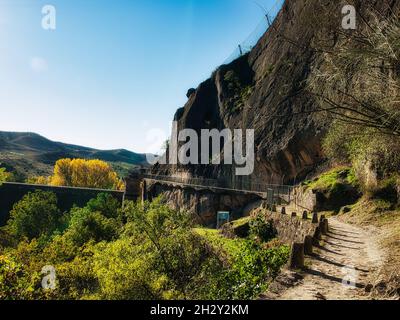 PATONES DE ARRIBA UN DES PLUS BEAUX VILLAGES D'ESPAGNE Banque D'Images