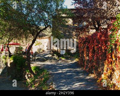 PATONES DE ARRIBA UN DES PLUS BEAUX VILLAGES D'ESPAGNE Banque D'Images