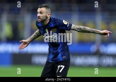 Milan, Italie.24/10/2021, Marcelo Brozovic de FC Internazionale gestes pendant la série Un match entre FC Internazionale et Juventus FC au Stadio Giuseppe Meazza le 24 octobre 2021 à Milan, Italie. Banque D'Images