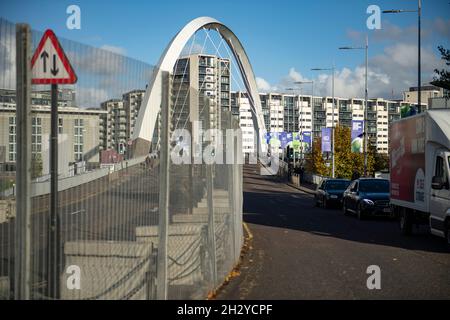 Glasgow, Écosse, Royaume-Uni.24 octobre 2021.PHOTO : vues du site de la COP26 montrant la rivière Clyde et le quai, avec les bâtiments du campus écossais de l'événement (OVO Hydro Arena, SEC Armadillo et SECC), ainsi que le Crown Plaza Hotel et l'anneau de la barrière de sécurité en acier entourant la région.Quelques jours avant que les chefs d'État, ainsi que des milliers de délégués, de médias et de manifestants, débarquèrent très prochainement à Glasgow pour le début du Sommet sur les changements climatiques qui débutera le 31 octobre.Crédit : Colin Fisher/Alay Live News Banque D'Images