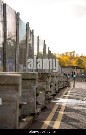 Glasgow, Écosse, Royaume-Uni.24 octobre 2021.PHOTO : vues du site de la COP26 montrant la rivière Clyde et le quai, avec les bâtiments du campus écossais de l'événement (OVO Hydro Arena, SEC Armadillo et SECC), ainsi que le Crown Plaza Hotel et l'anneau de la barrière de sécurité en acier entourant la région.Quelques jours avant que les chefs d'État, ainsi que des milliers de délégués, de médias et de manifestants, débarquèrent très prochainement à Glasgow pour le début du Sommet sur les changements climatiques qui débutera le 31 octobre.Crédit : Colin Fisher/Alay Live News Banque D'Images