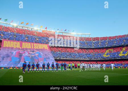 Nou Camp, Barcelone, Espagne.24 octobre 2021.Ligue de football de la Liga, FC Barcelone contre Real Madrid; vue générale du Camp Nou à Barcelone, Espagne.Crédit : action plus Sports/Alamy Live News Banque D'Images