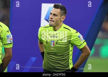Milan, Italie, 24 octobre 2021, arbitre Mariani Maurizio lors du match de football de la série A 2021/22 entre le FC Internazionale et le FC Juventus au stade Giuseppe Meazza, Milan, Italie, le 24 octobre 2021 Banque D'Images